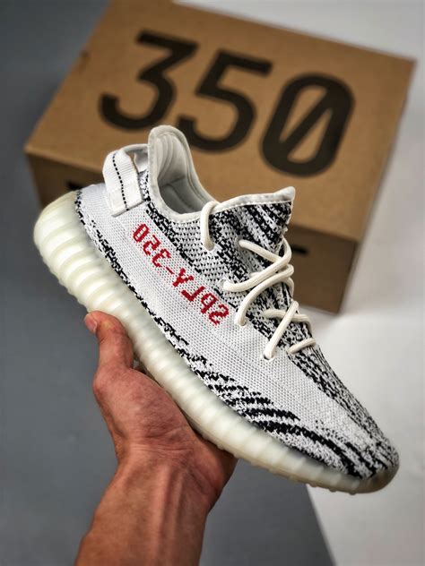 Adidas Yeezy Boost 350 V2 Zebra UK 8.5 / US 9 Deadstock .